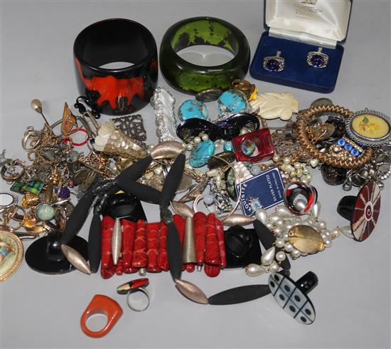 A group of costume jewellery
